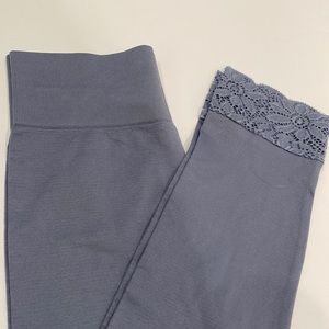 Blue Gray Lace trimmed Cropped Leggings. Zenana Outfitters NWOT L/XL 17” inseam